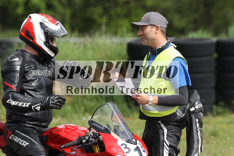 Archiv-2025/10 23.04.2025 Cornu Master School ADR/gruen-vert/313